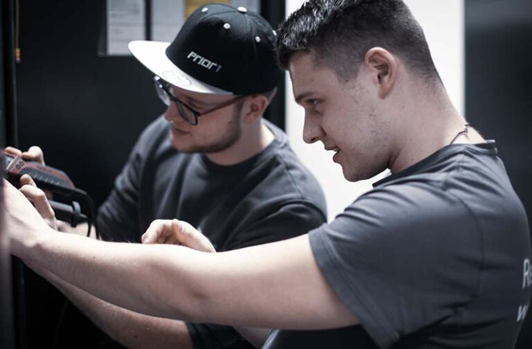 Prior1 Services Servicemitarbeiter